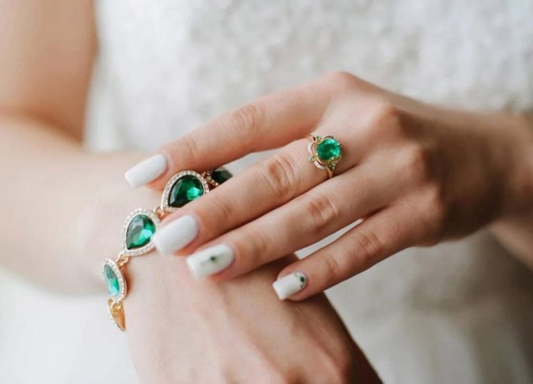 About green gem Jewelry that will instantly a fashion